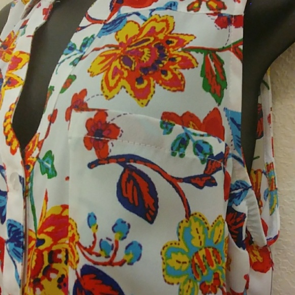 A. Byer Sleeveless Floral Button Down Top - Picture 2 of 8
